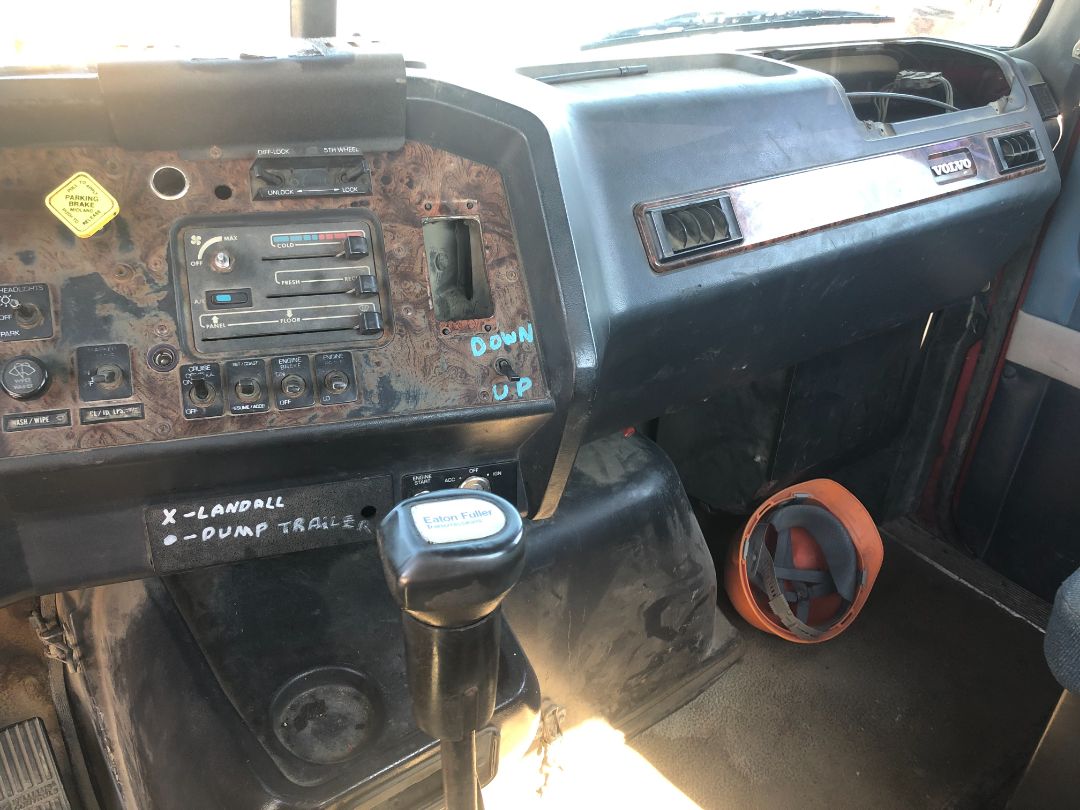 1996 VOLVO WG64 - Image 11